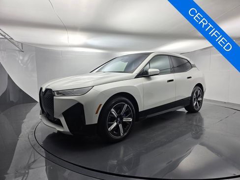 Certified 2024 BMW iX xDrive50 w/ Premium Package AWD/4WD image 8