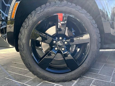 Used 2023 Land Rover Defender 110 V8 image 9