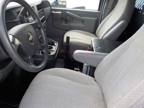 Used 2016 Chevrolet Express 2500 RWD image 19