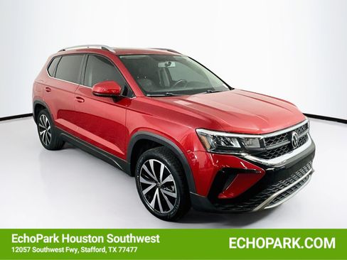 Used 2022 Volkswagen Taos SE w/ Panoramic Sunroof Package FWD image 1