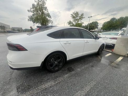 Used 2025 Honda Accord SE image 4