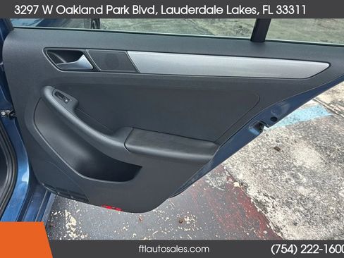 Used 2017 Volkswagen Jetta SE FWD image 34