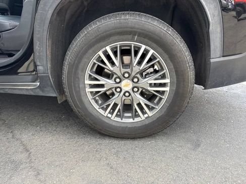 Used 2025 Chevrolet Traverse LT AWD/4WD image 12
