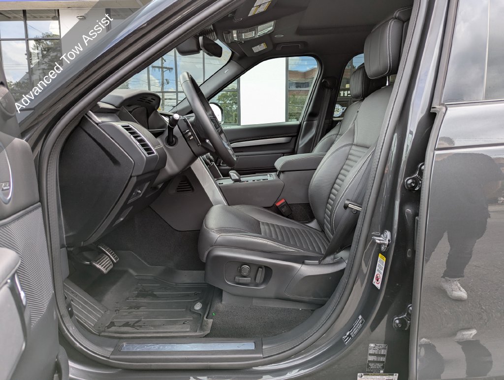 Used 2025 Land Rover Discovery Dynamic SE AWD/4WD image 14