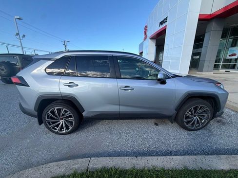 Used 2021 Toyota RAV4 XLE Premium AWD/4WD image 8