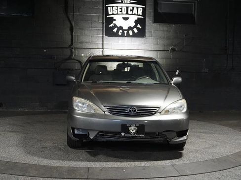 Used 2005 Toyota Camry LE image 9