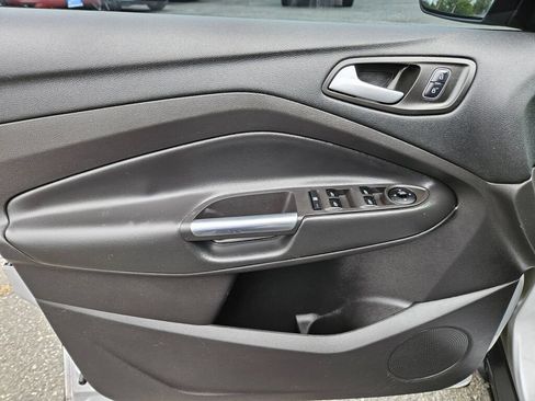 Used 2018 Ford Escape SE w/ SE Sport Appearance Package AWD/4WD image 18
