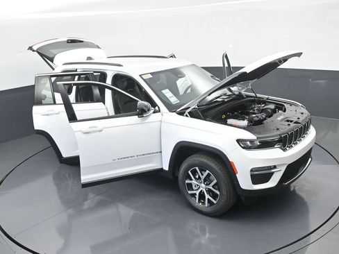 Used 2025 Jeep Grand Cherokee Limited image 70