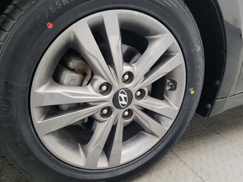 Used 2017 Hyundai Elantra SE image 31