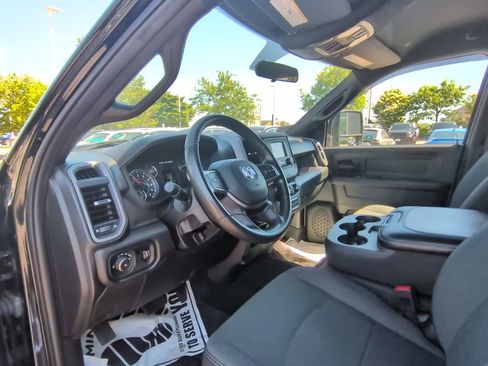 Used 2024 RAM 2500 Tradesman w/ Chrome Appearance Group AWD/4WD image 10