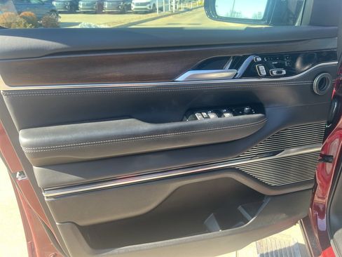 Used 2023 Jeep Grand Wagoneer Base image 10