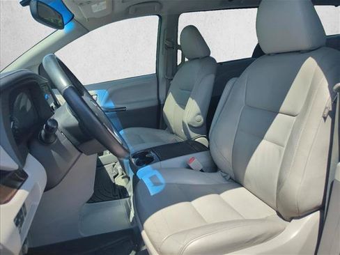 Used 2015 Toyota Sienna XLE Premium FWD image 22