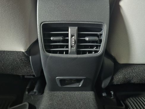 New 2026 Toyota Corolla Cross LE AWD/4WD image 31