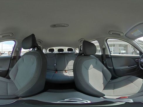 Used 2025 Kia K4 LXS image 42