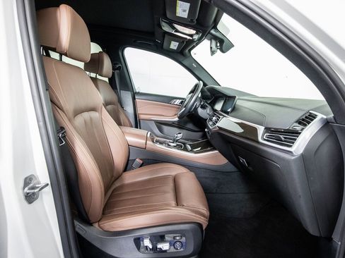 Used 2022 BMW X5 xDrive40i w/ M Sport Package image 10