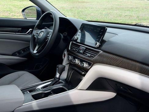 Used 2019 Honda Accord EX image 26