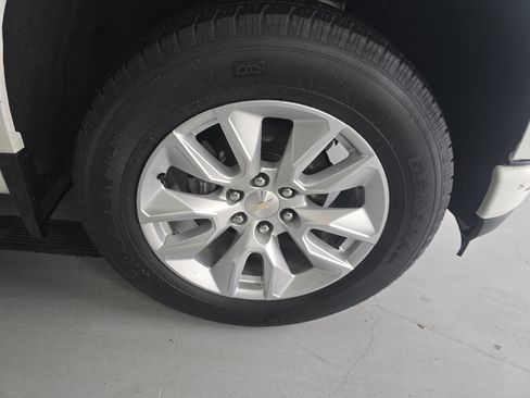 Used 2020 Chevrolet Silverado 1500 Custom w/ Custom Value Package image 9