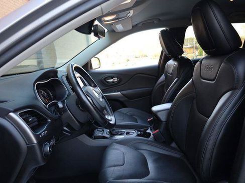 Used 2021 Jeep Cherokee Latitude Lux FWD image 17