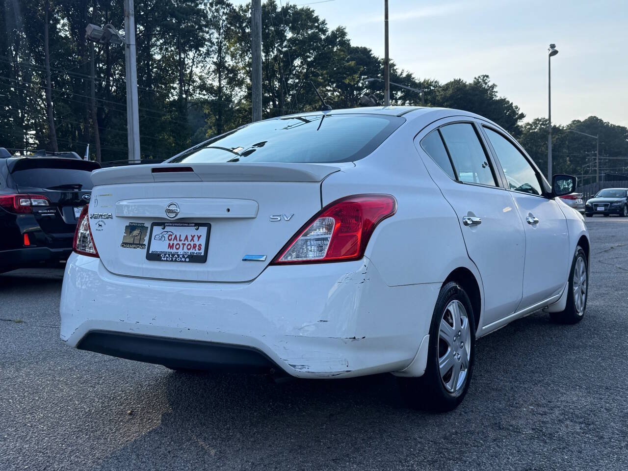 Used 2015 Nissan Versa SV FWD image 5