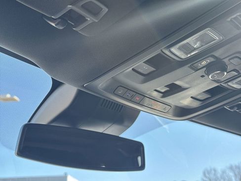 Used 2024 GMC Yukon SLT w/ SLT Premium Package image 27