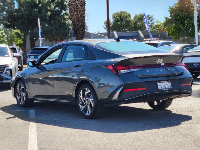 Used 2025 Hyundai Elantra Sport FWD image 3