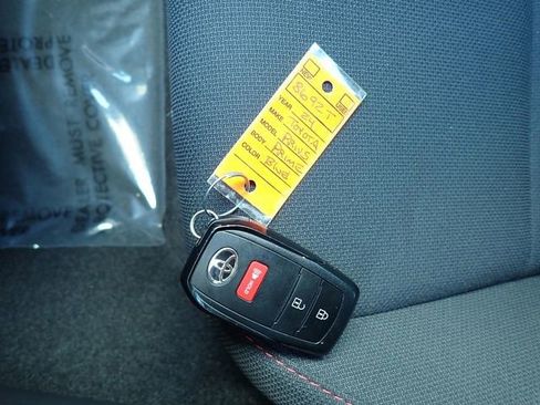 Used 2024 Toyota Prius Prime FWD image 30