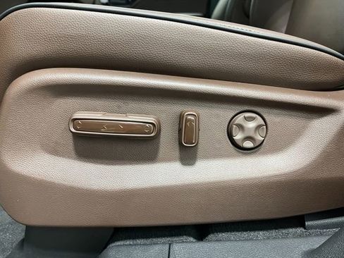 New 2026 Honda Odyssey Touring image 14