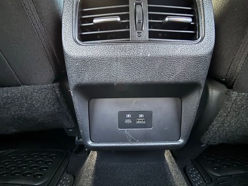 Used 2021 Nissan Rogue SV image 19