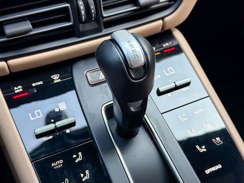 Used 2023 Porsche Macan Turbo image 33