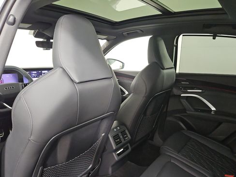 New 2026 Audi SQ5 Premium Plus image 40