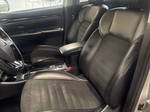 Used 2020 Mitsubishi Outlander LE image 7