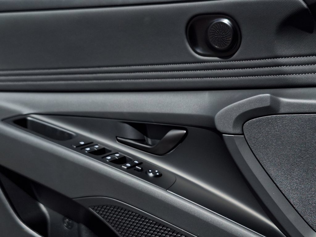 New 2026 Hyundai Elantra SEL Sport Premium FWD image 9