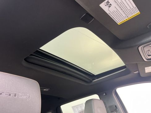 Used 2022 GMC Sierra 1500 AT4 w/ AT4 Premium Package image 6