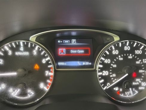 Used 2016 Nissan Pathfinder Platinum w/ Family Entertainment Package AWD/4WD image 15