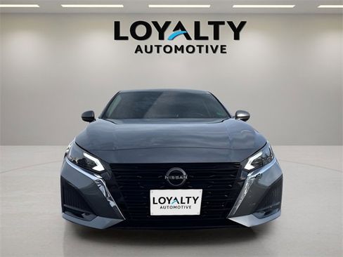 Used 2024 Nissan Altima 2.5 SV w/ SV Premium Package image 8
