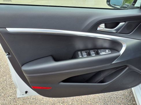 Used 2025 Genesis G70 2.5T image 15