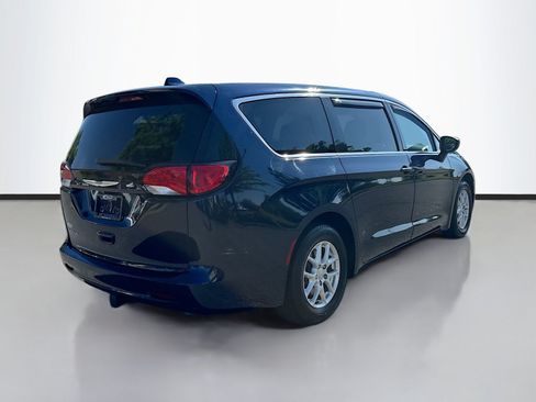 Used 2017 Chrysler Pacifica Touring FWD image 7