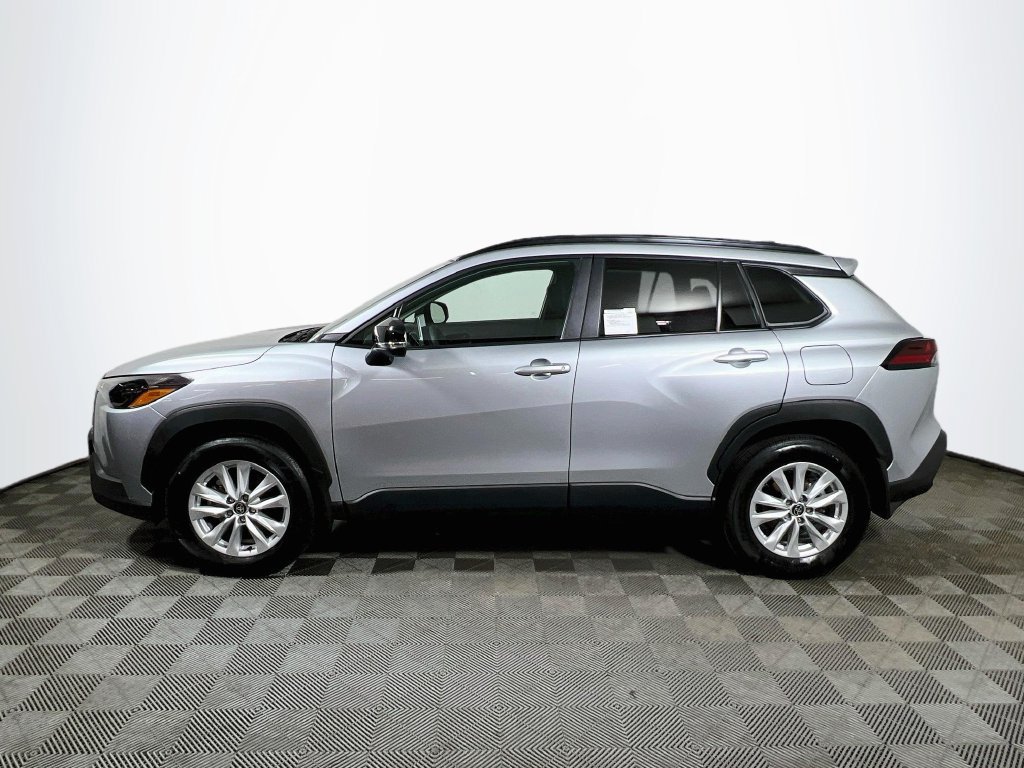 New 2026 Toyota Corolla Cross LE w/ Moonroof Package AWD/4WD image 4