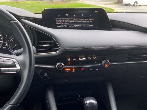 Used 2019 MAZDA MAZDA3 Hatchback w/ Premium Package image 6