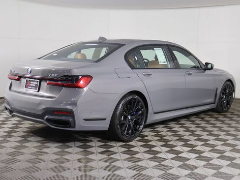 Used 2022 BMW 750i xDrive w/ Executive Package AWD/4WD image 16
