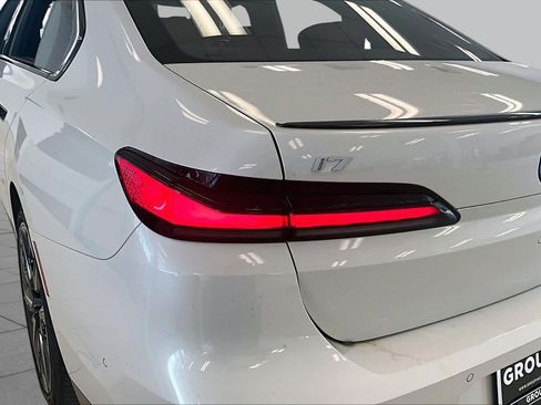 Used 2025 BMW i7 xDrive60 AWD/4WD image 27