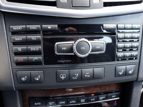 Used 2013 Mercedes-Benz E 350 BlueTEC Sedan image 28