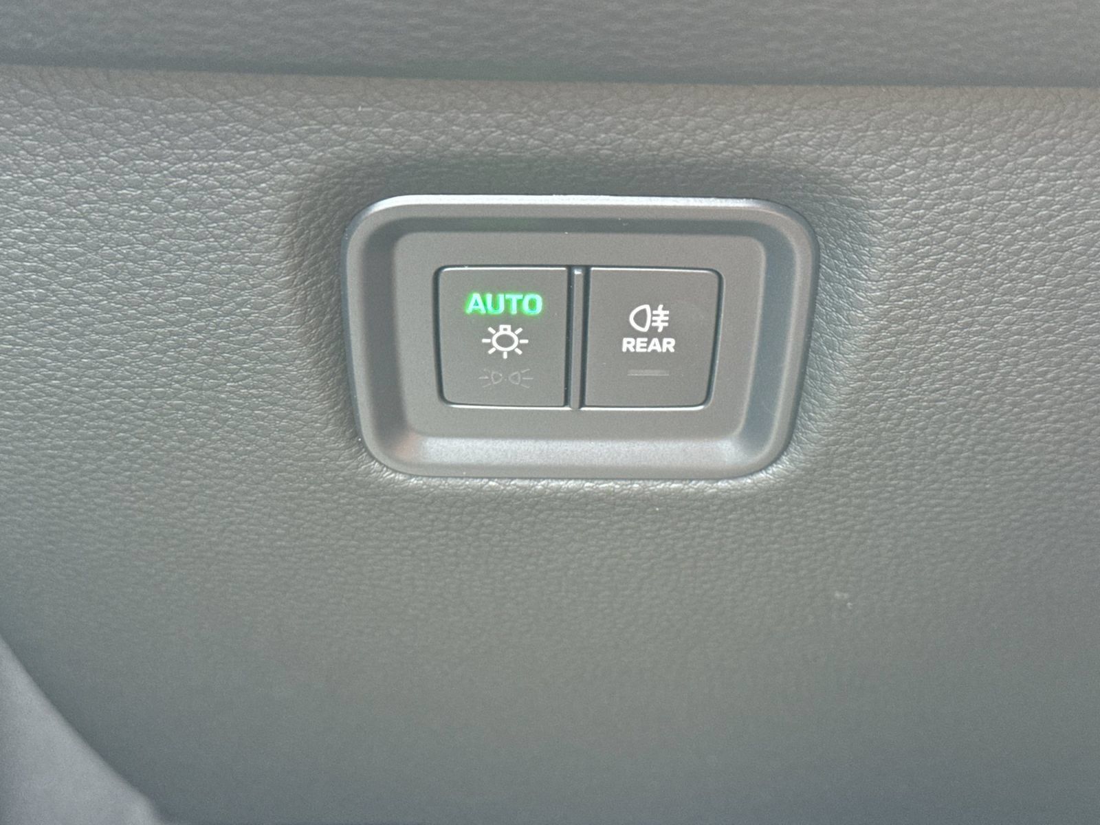 Certified 2026 Porsche Cayenne AWD/4WD image 33