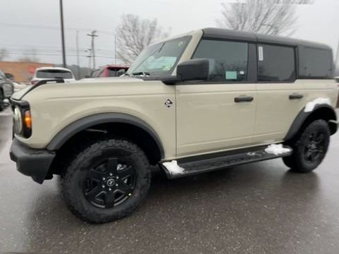 New 2025 Ford Bronco Outer Banks w/ Black Appearance Package image 6