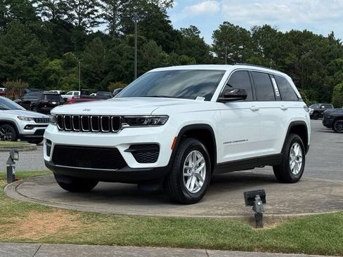 New 2026 Jeep Grand Cherokee Laredo w/ Trailer Tow Package AWD/4WD image 3