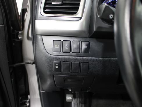 Used 2018 Toyota Highlander XLE w/ Protection Package #3 AWD/4WD image 8