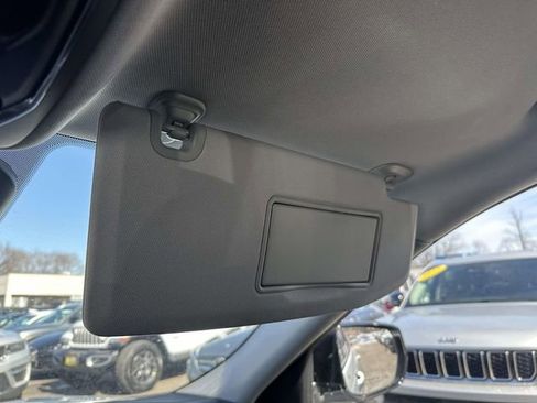 Certified 2023 Jeep Grand Cherokee Limited image 39