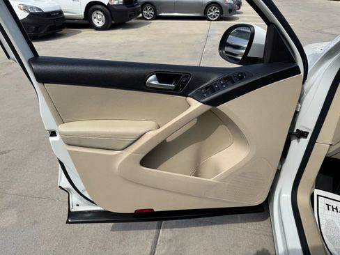 Used 2016 Volkswagen Tiguan S image 21