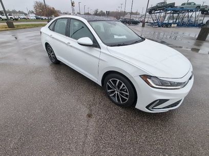 Used 2025 Volkswagen Jetta SE w/ Sunroof Package