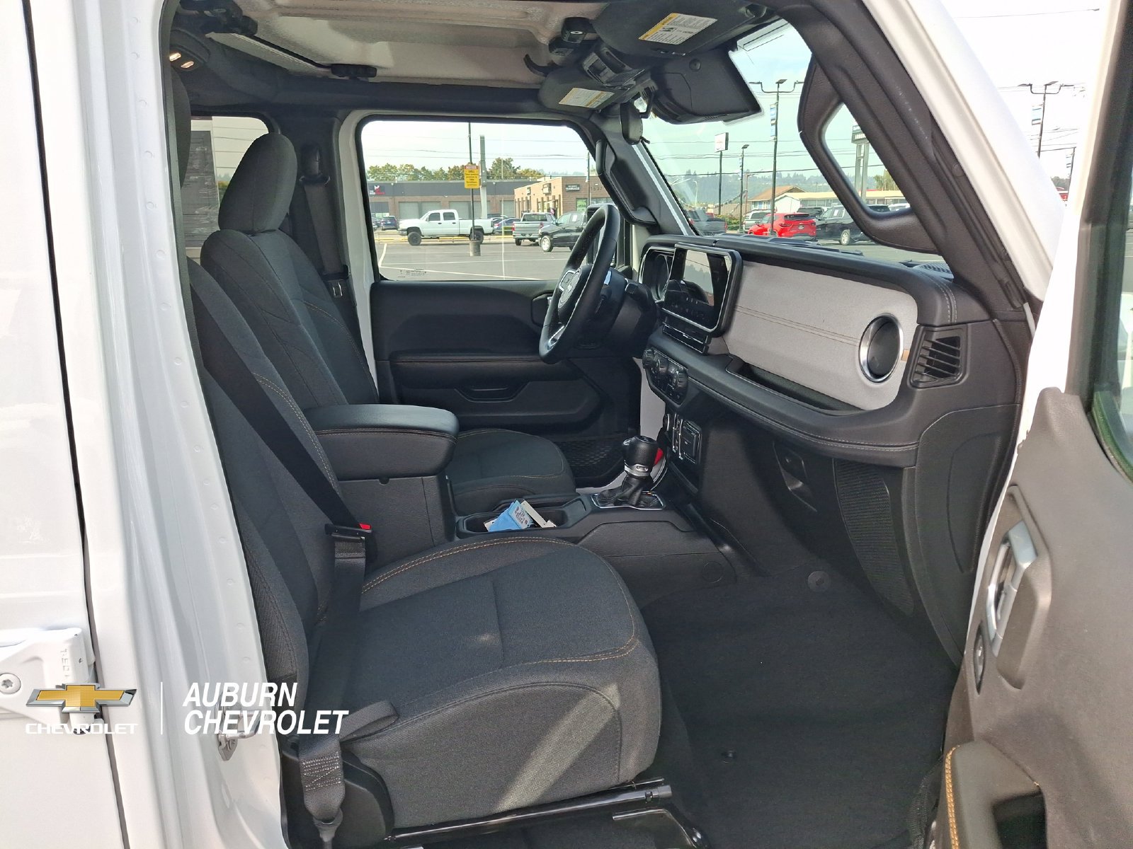 Used 2024 Jeep Wrangler Unlimited Sahara AWD/4WD image 23